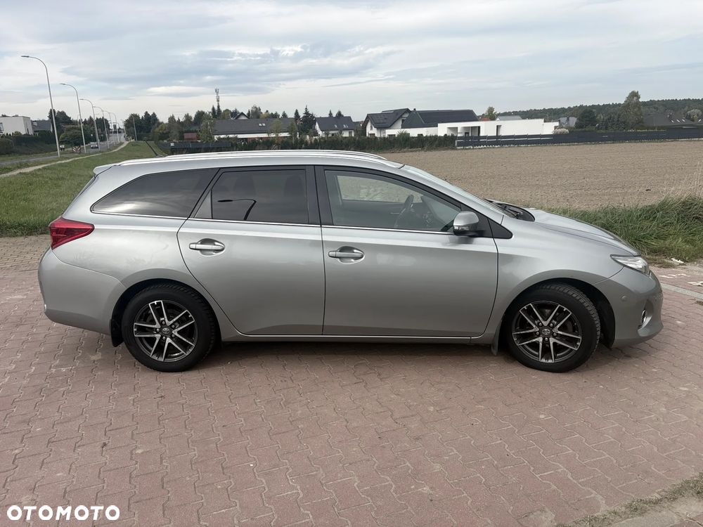 Toyota Auris 2014 photo 4