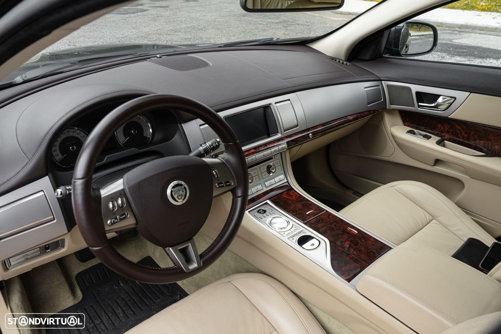 Jaguar XF 3.0 D V6 Luxury - 13