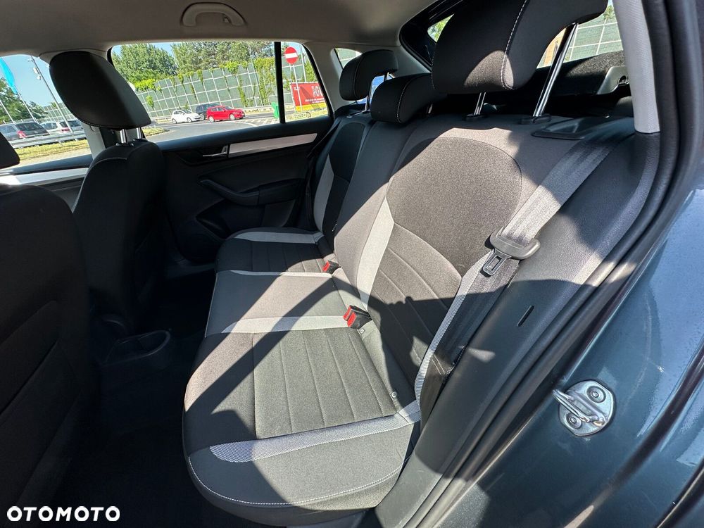 Skoda RAPID Spb 1.0 TSI Ambition - 9