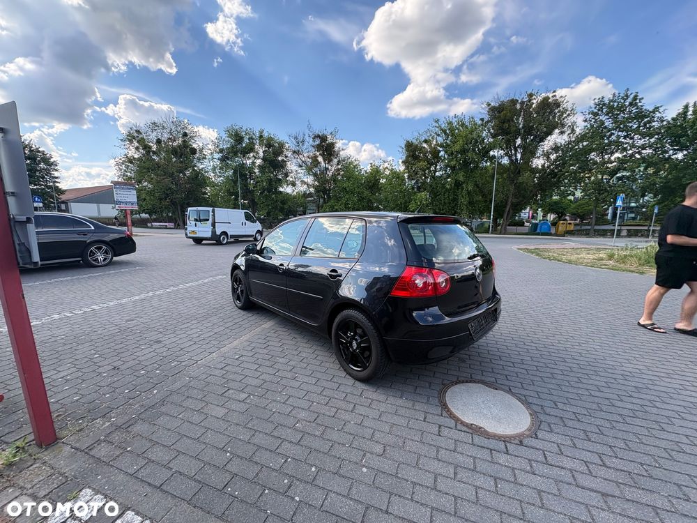 Volkswagen Golf 1.6 FSI Trendline - 5