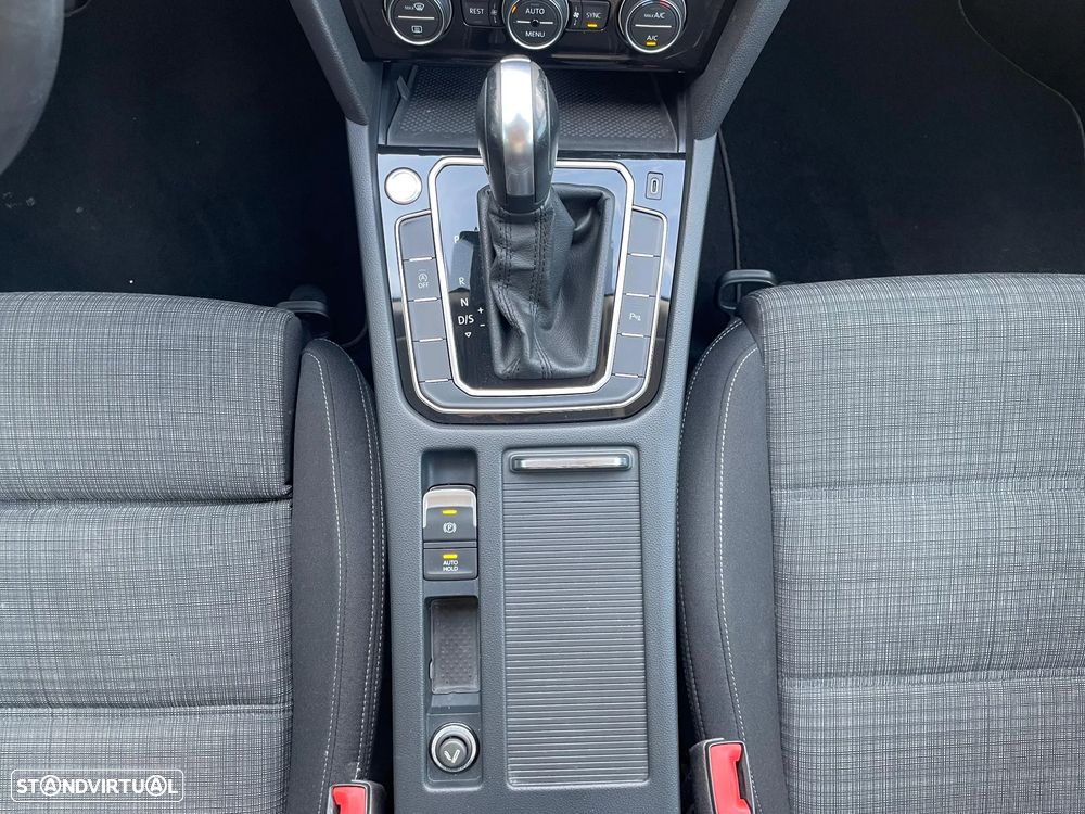 VW Passat Variant 2.0 TDi Business DSG - 20