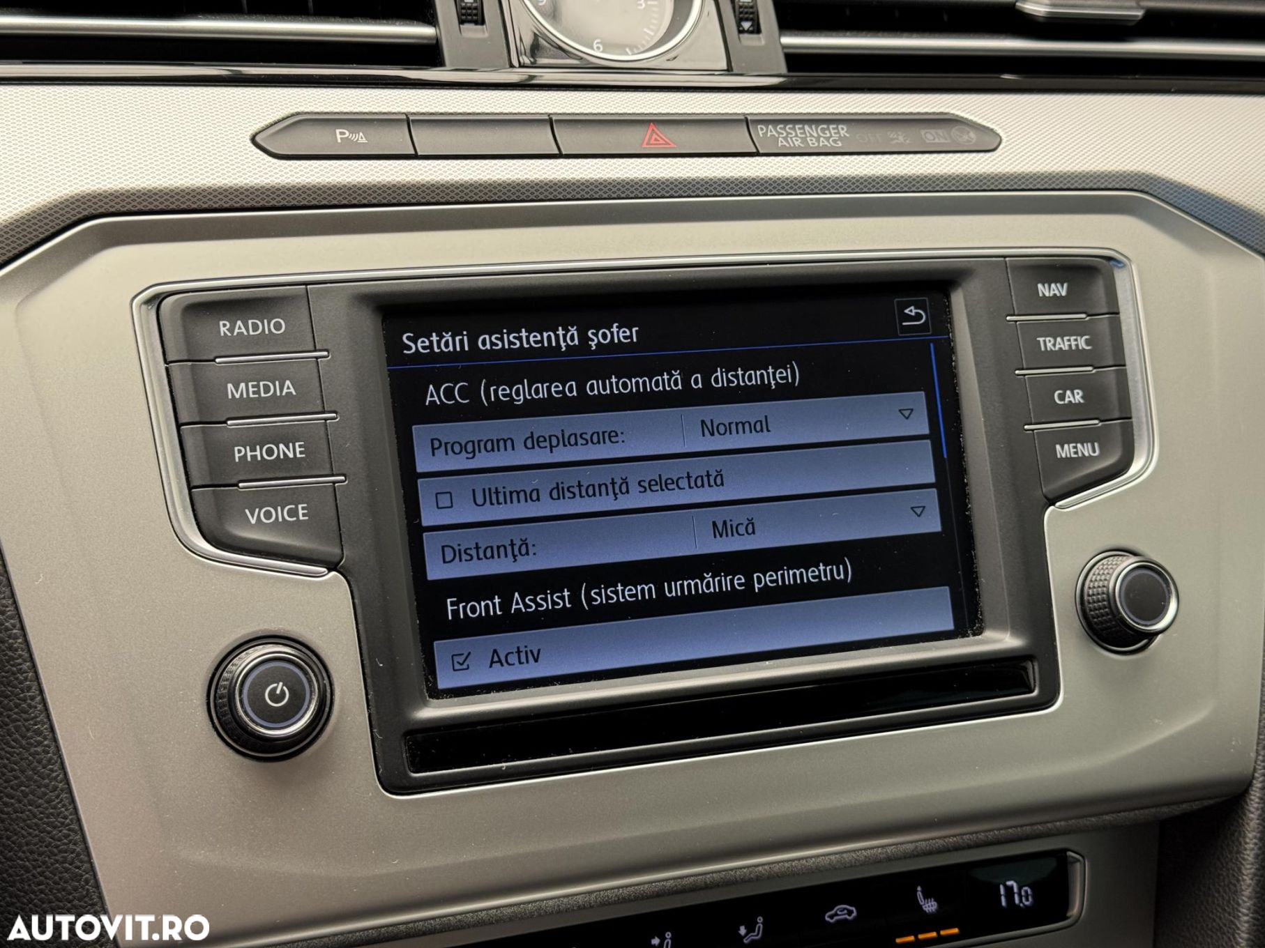 Volkswagen Passat - 11