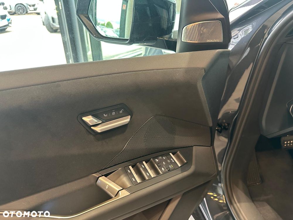 BMW iX3 - 16