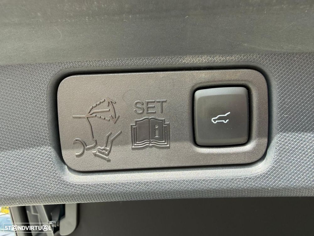 Ford Mustang Mach-E - 16