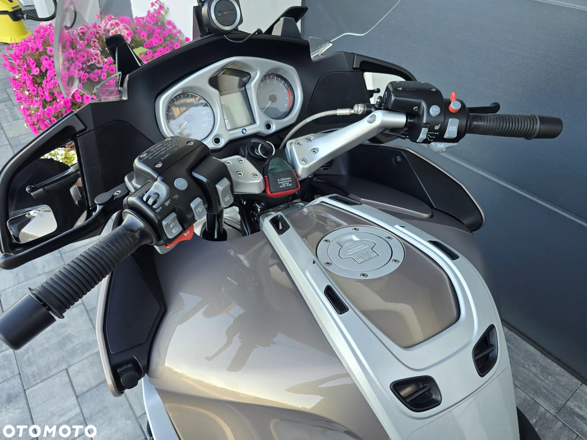 BMW R - 8