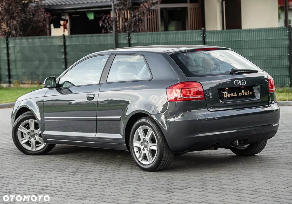 Audi A3 3-drzwiowe 1.6 TDI DPF S tronic Attraction - 10