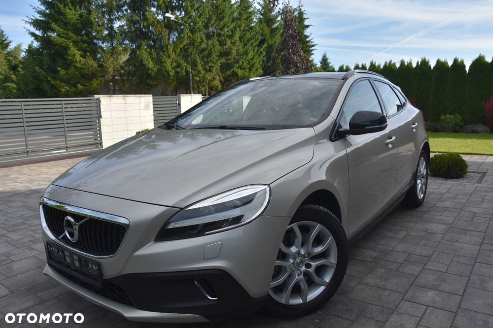 Volvo V40 Cross Country T3 Drive-E Summum - 1