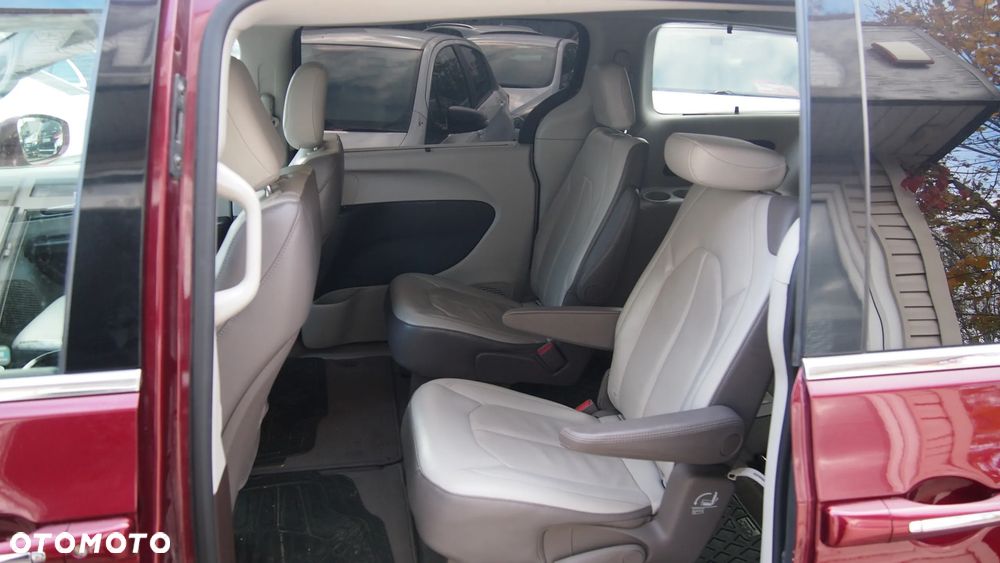 Chrysler Pacifica - 10