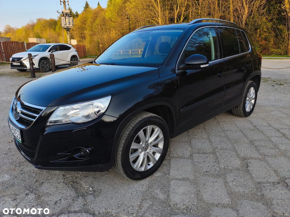 Volkswagen Tiguan - 1