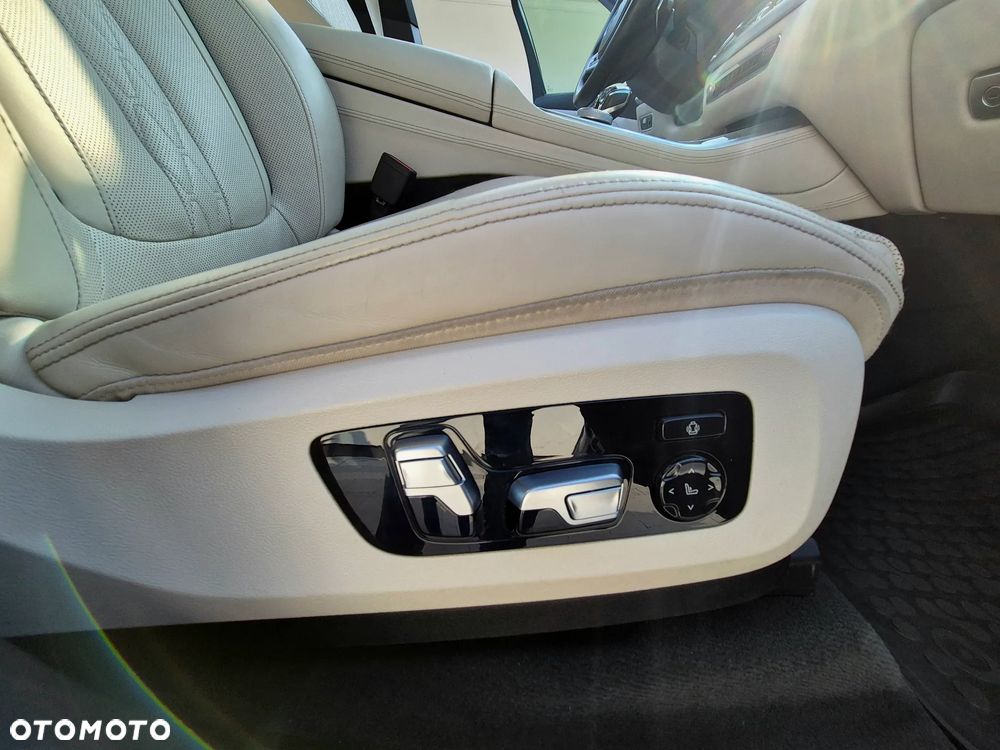 BMW X5 M50i - 27