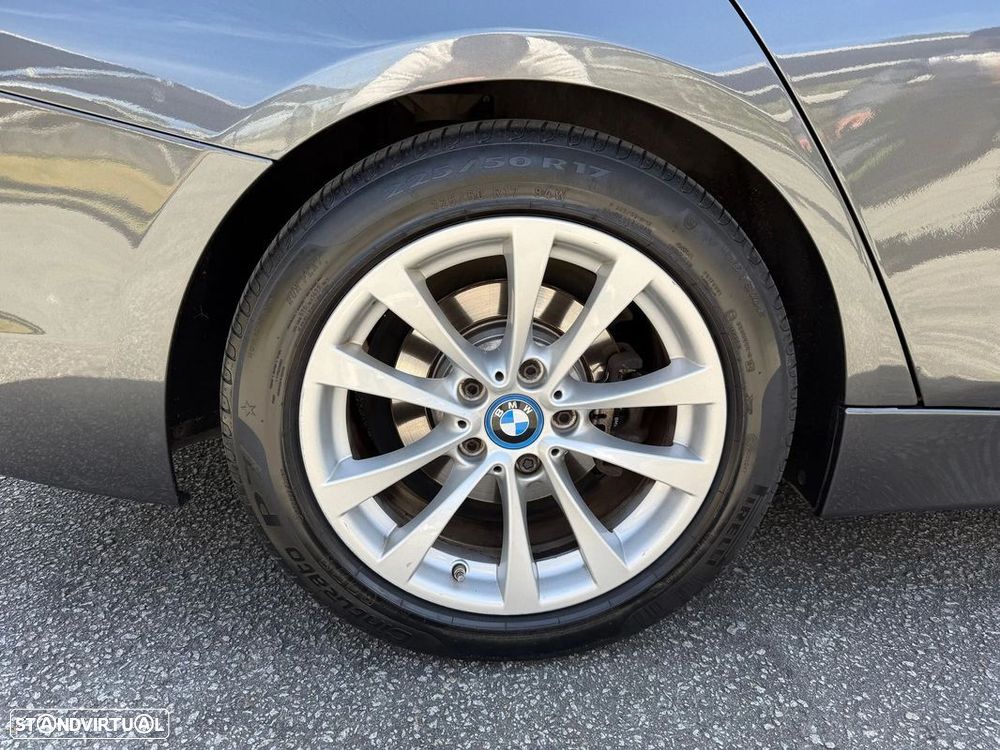 BMW 330 e iPerformance Line Sport - 23