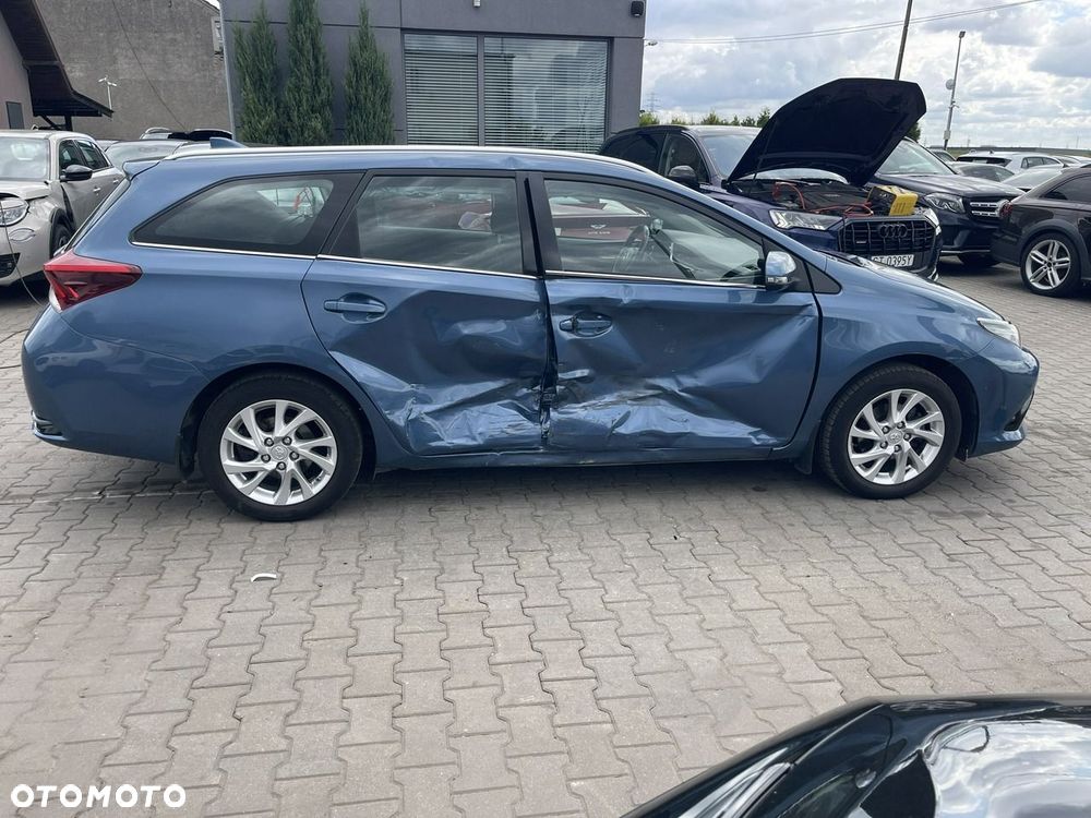 Toyota Auris 1.6 Comfort - 4