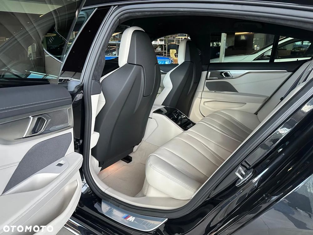 BMW Seria 8 - 23
