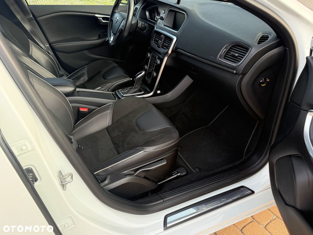 Volvo V40 T3 Drive-E R-Design Momentum - 10