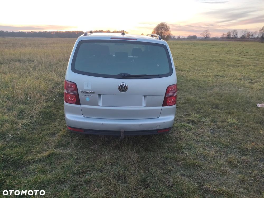 Volkswagen Touran 1.6 Conceptline - 6