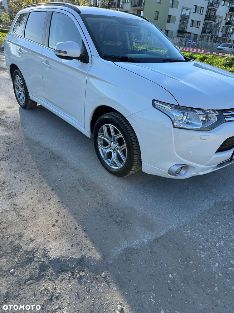 Mitsubishi Outlander - 2