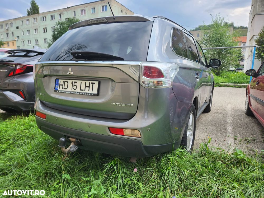 Mitsubishi Outlander 2.2L DI-D 6AT 4WD Intense A03 - 9