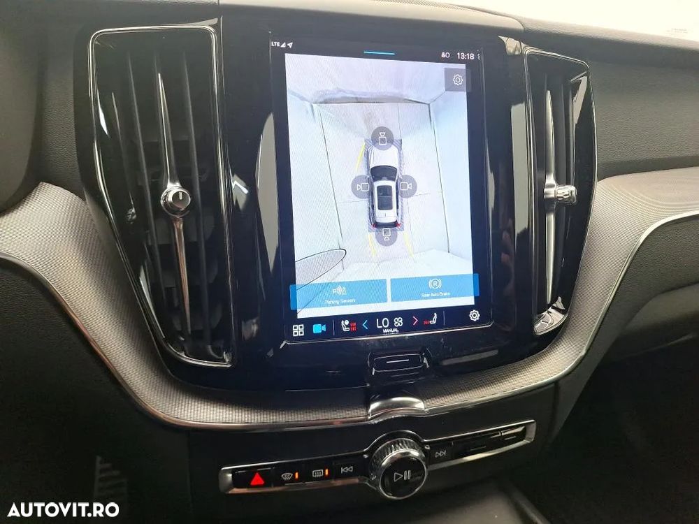 Volvo XC 60 B4 MHEV AT8 AWD R-Design - 7