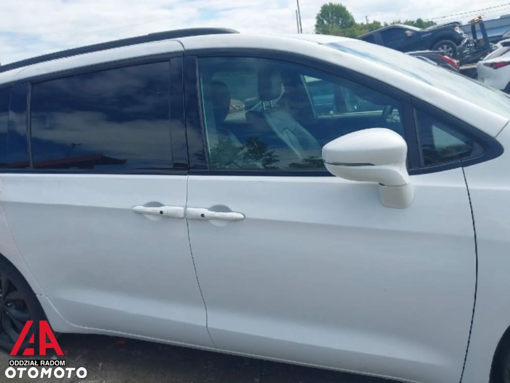 Chrysler Pacifica - 6