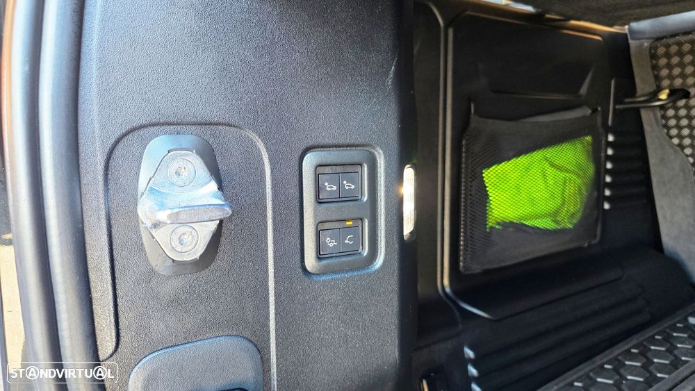 Land Rover Defender 2.0 D 110 AWD S - 28