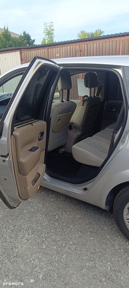 Renault Grand Scenic Gr 1.6 16V Confort Authentique - 11