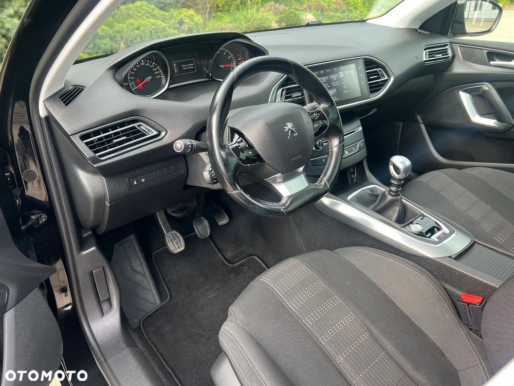 Peugeot 308 SW 1.2 PureTech Allure S&S - 24