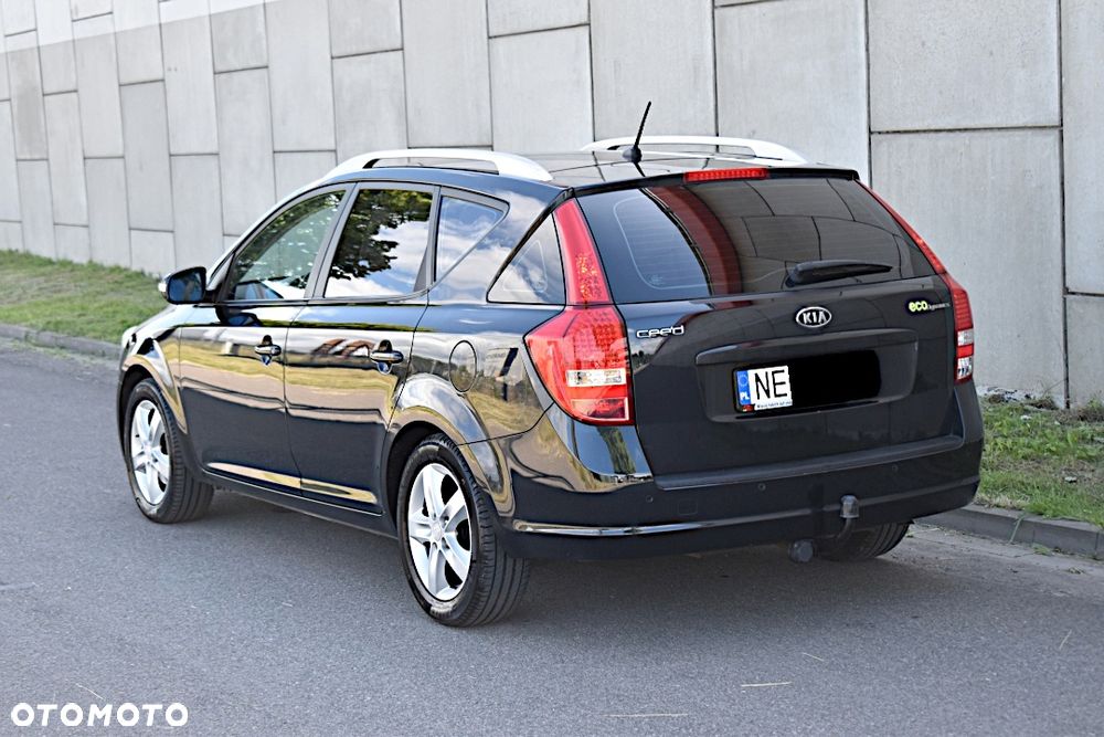 Kia Ceed - 11