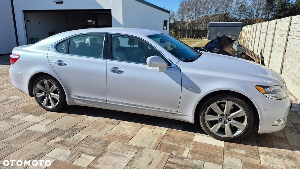 Lexus LS - 9