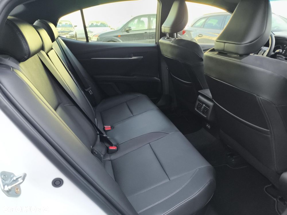 Toyota Camry - 13