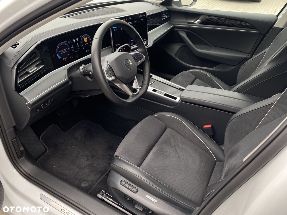 Volkswagen Passat Variant 2.0 TDI SCR 4Mot Elegance DSG - 10