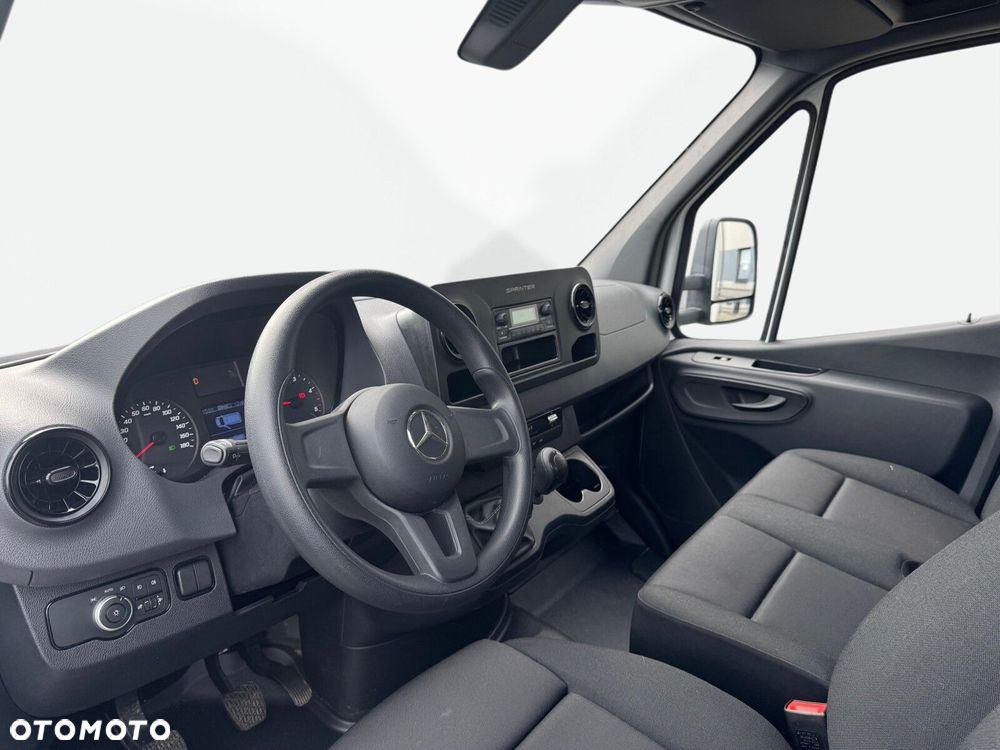Mercedes-Benz Sprinter - 12