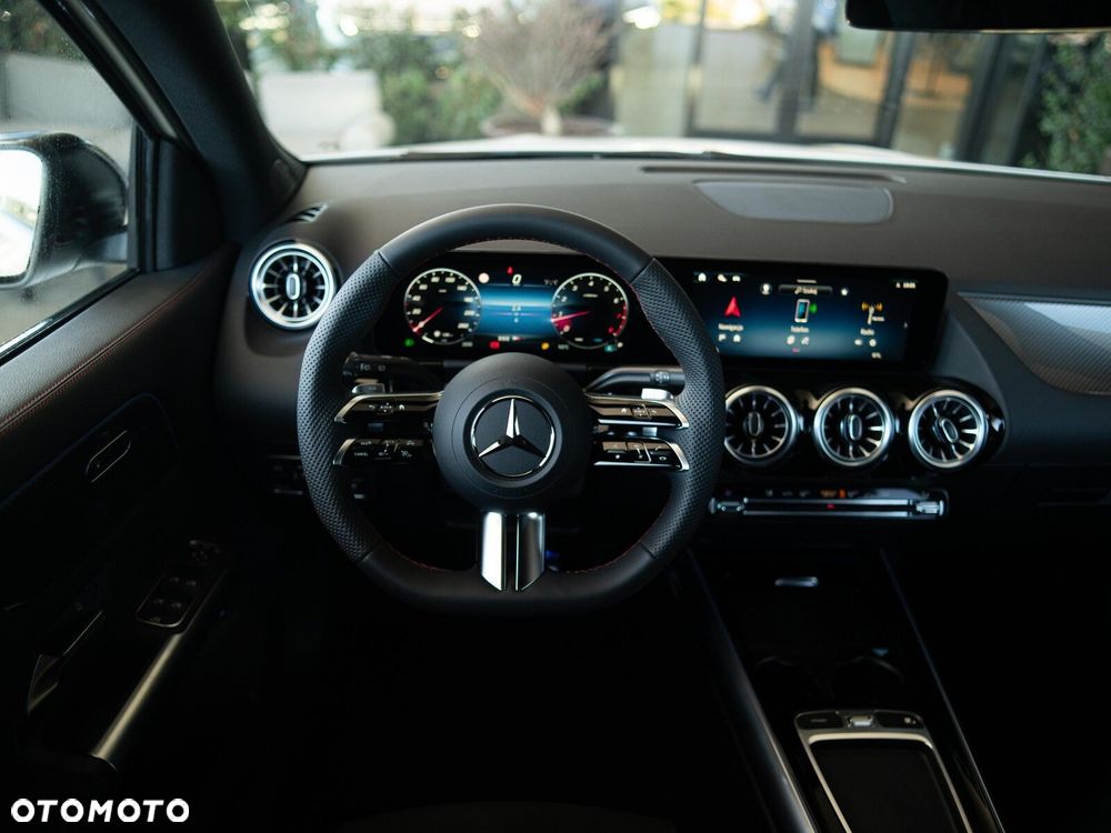 Mercedes-Benz GLA - 13