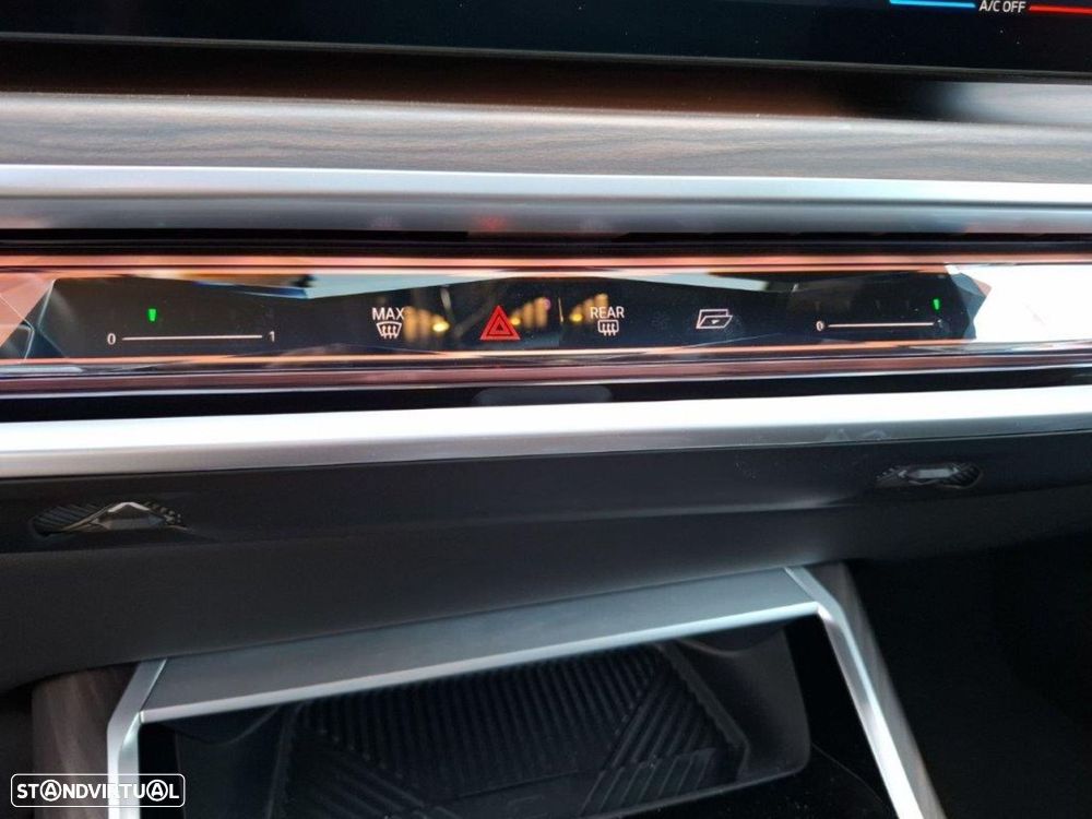 BMW i7 xDrive60 Pack Desportivo M - 25