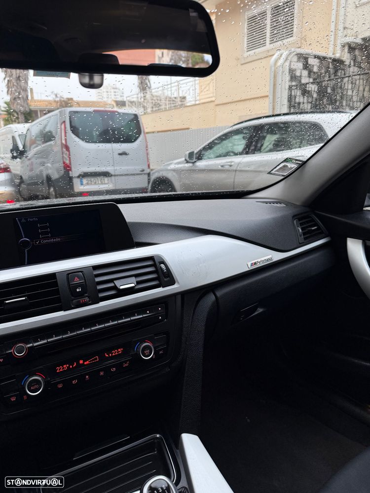 BMW 318 d - 16