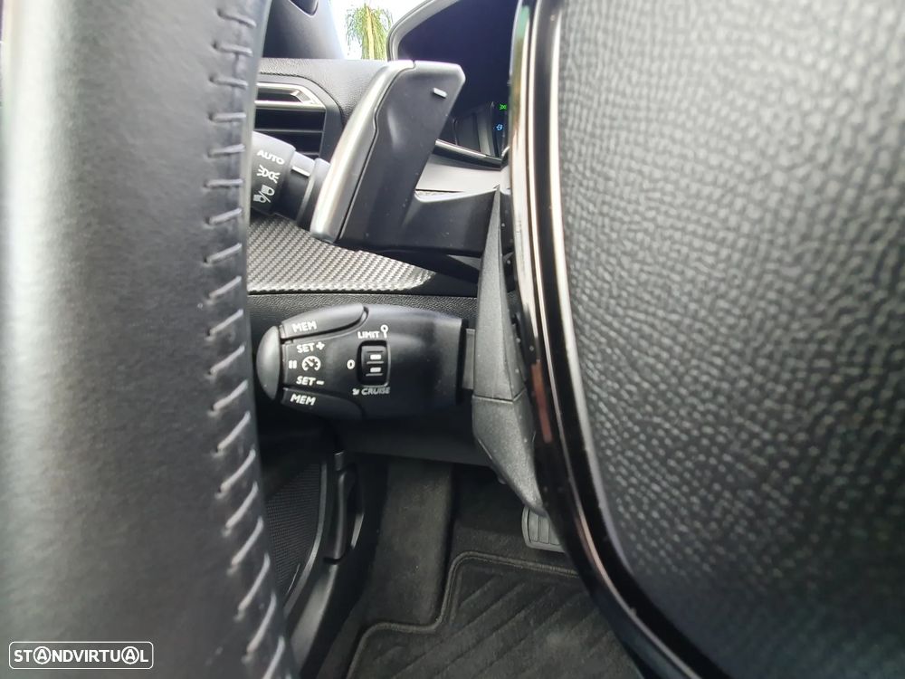 Peugeot 2008 Hybrid 145 e-DSC Allure - 37