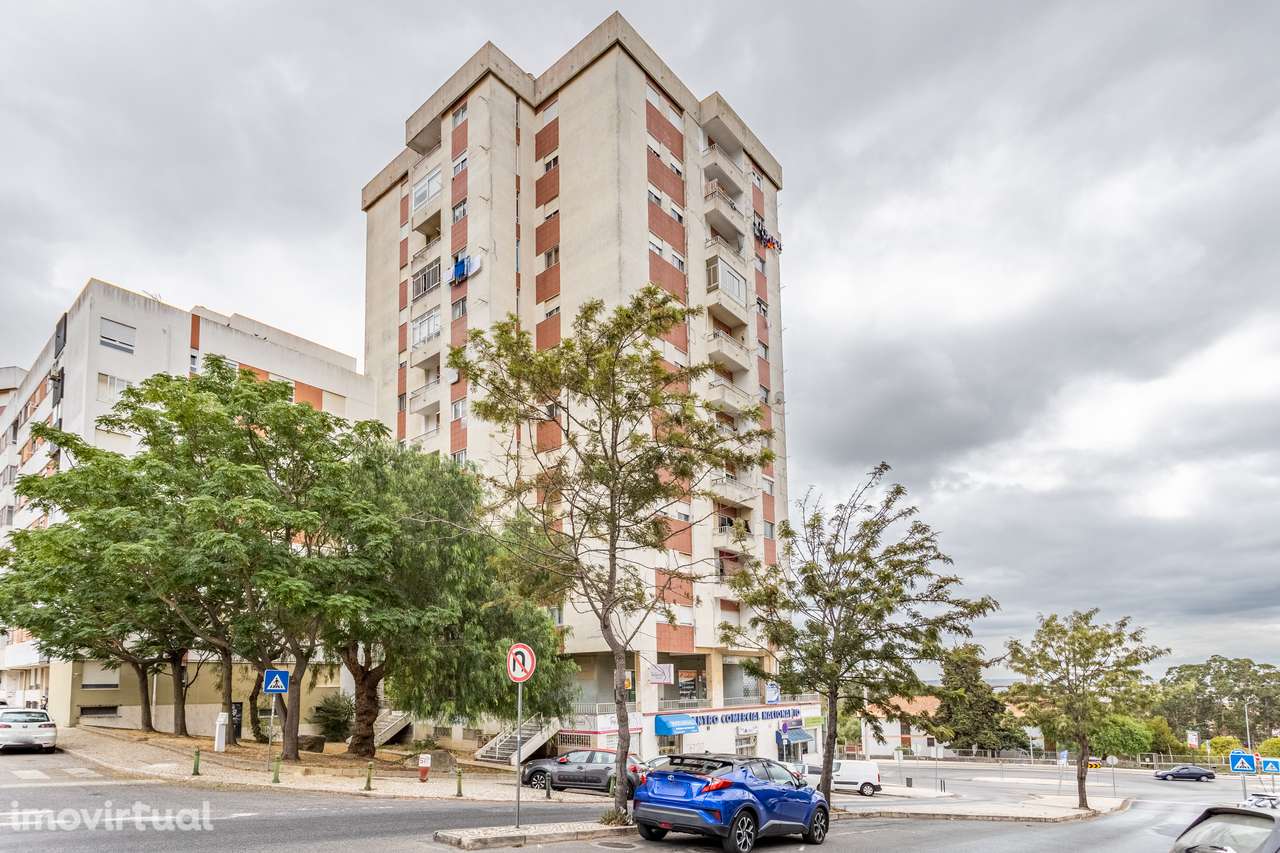 ALUGA-SE LOJA BEM LOCALIZADA, RENOVADA, CENTRO POVOA SATA IRIA - Grande imagem: 3/3