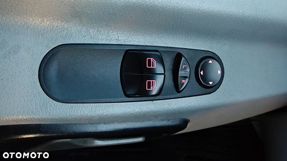 Volkswagen Crafter   brygadówka 7osób - 20