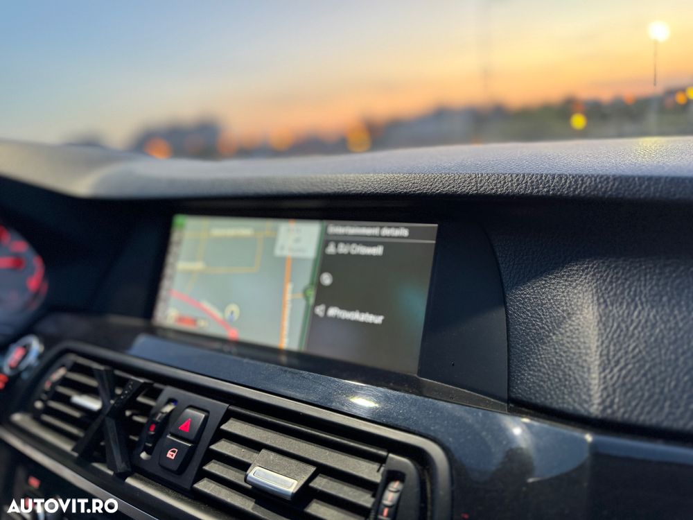 BMW Seria 5 525d xDrive - 12