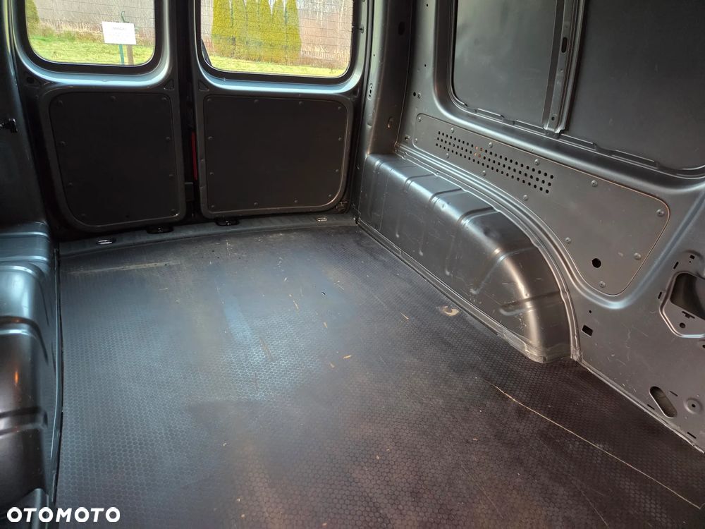 Volkswagen Caddy - 10