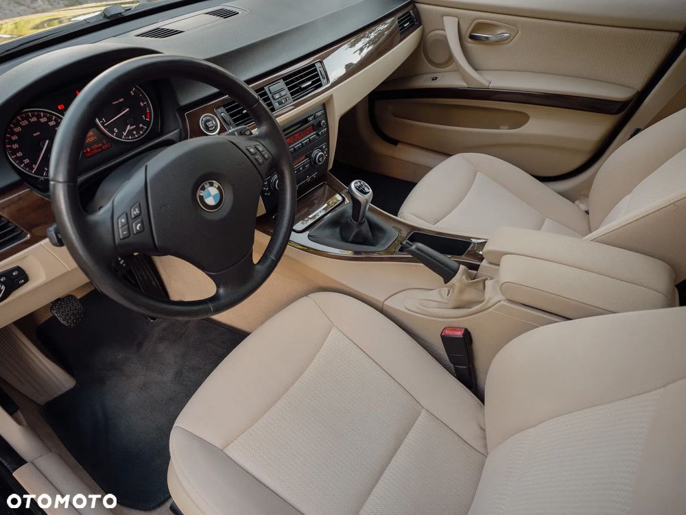 BMW Seria 3 318i - 28