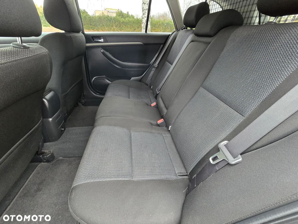 Toyota Avensis 1.8 VVT-i Combi - 34