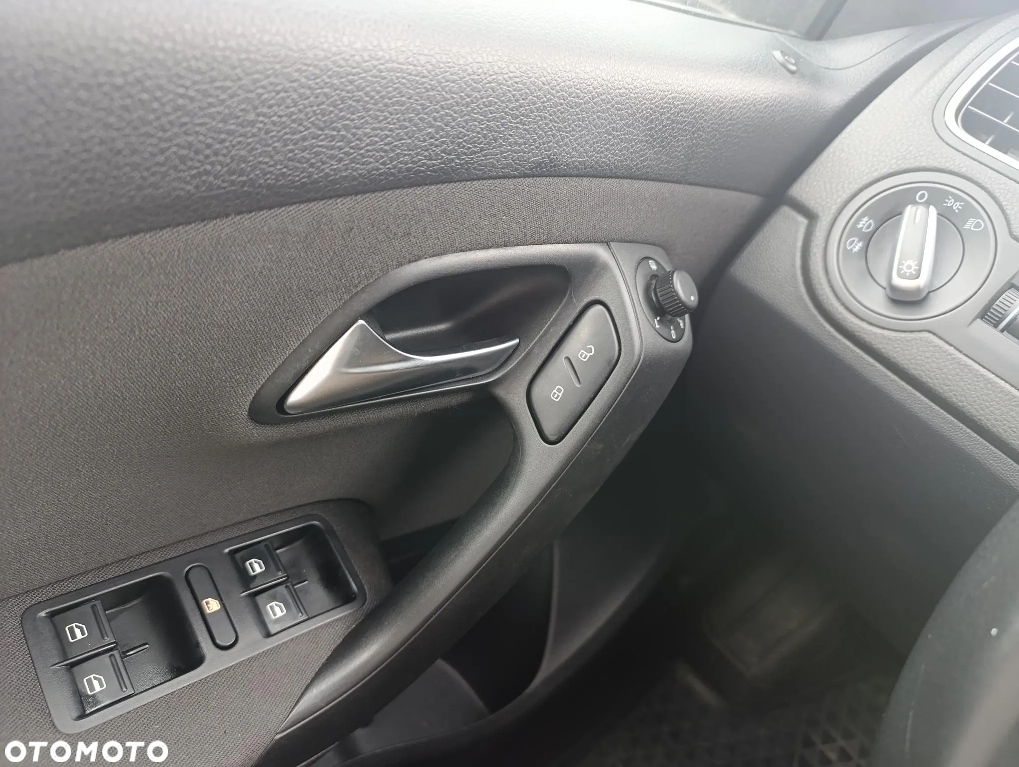 Volkswagen Polo 1.4 16V Comfortline - 10