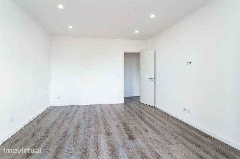 T2 Queluz (Totalmente Remodelado) - Grande imagem: 4/12