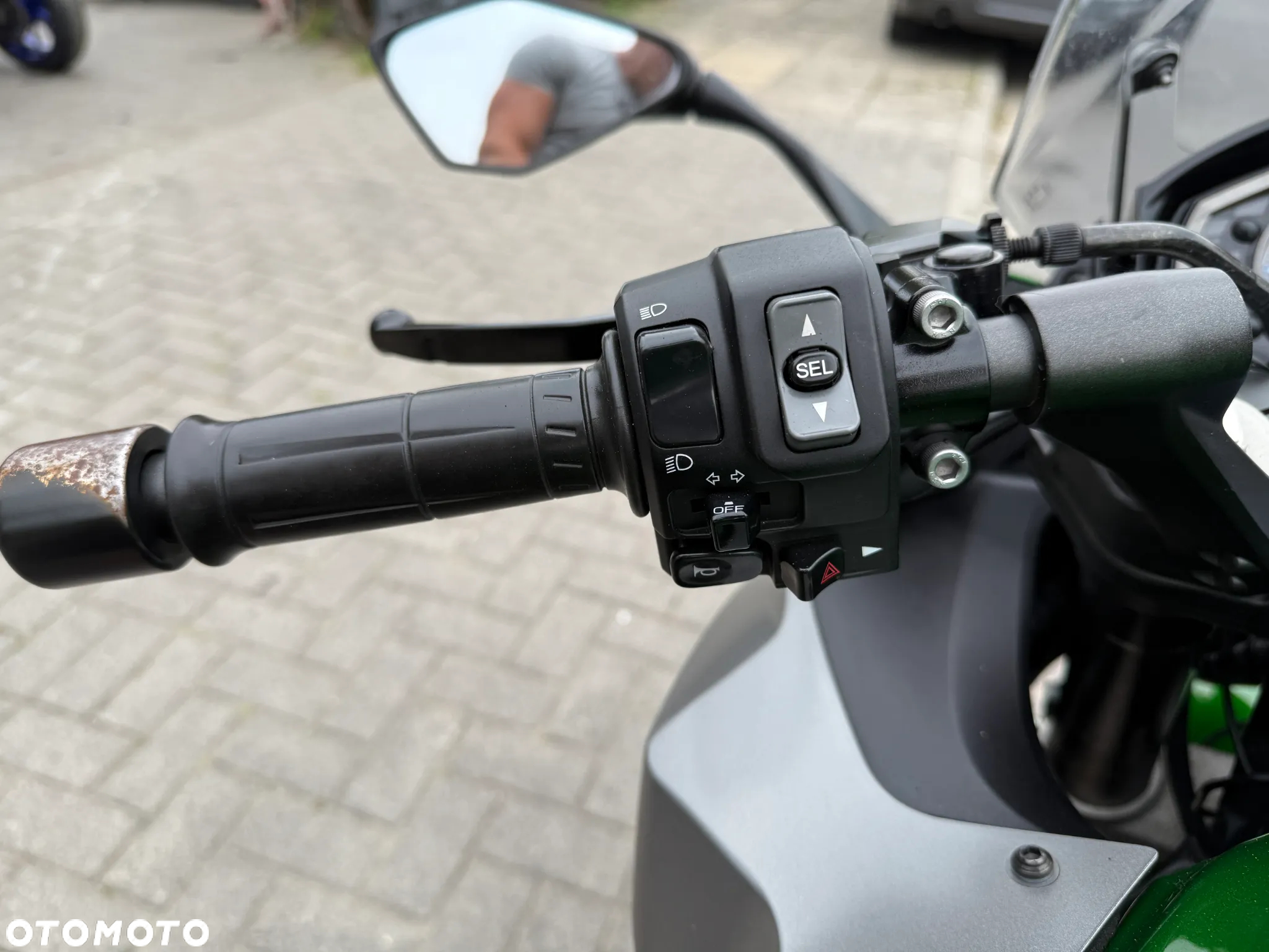 Kawasaki Ninja 1000 SX - 12