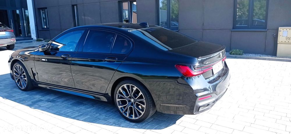 BMW Seria 7 750i xDrive - 11