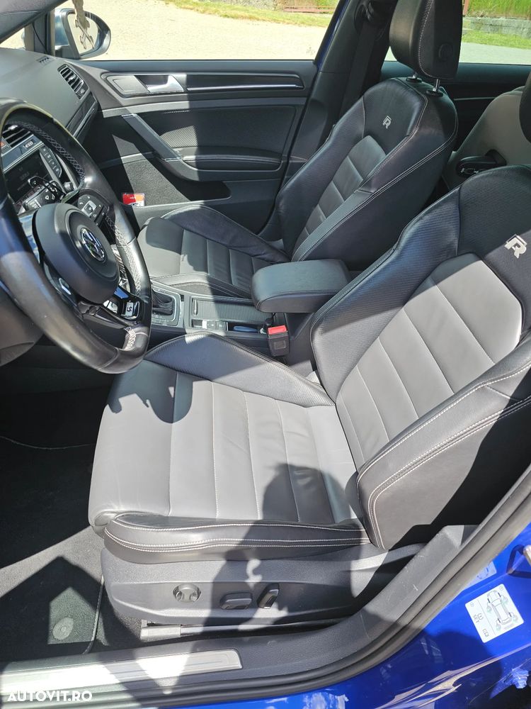 Volkswagen Golf - 10