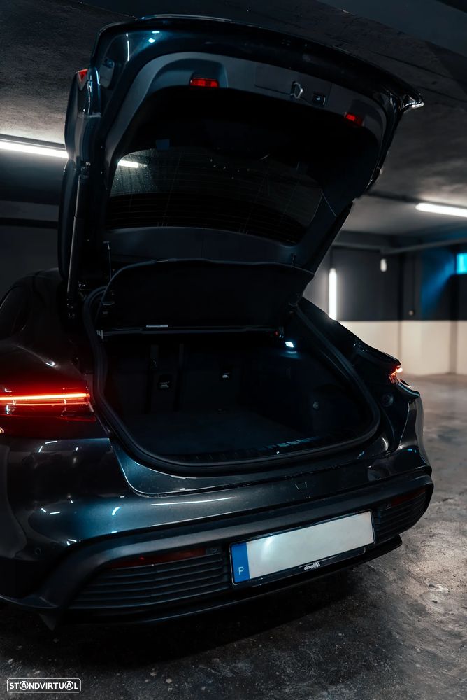 Porsche Taycan Sport Turismo - 17