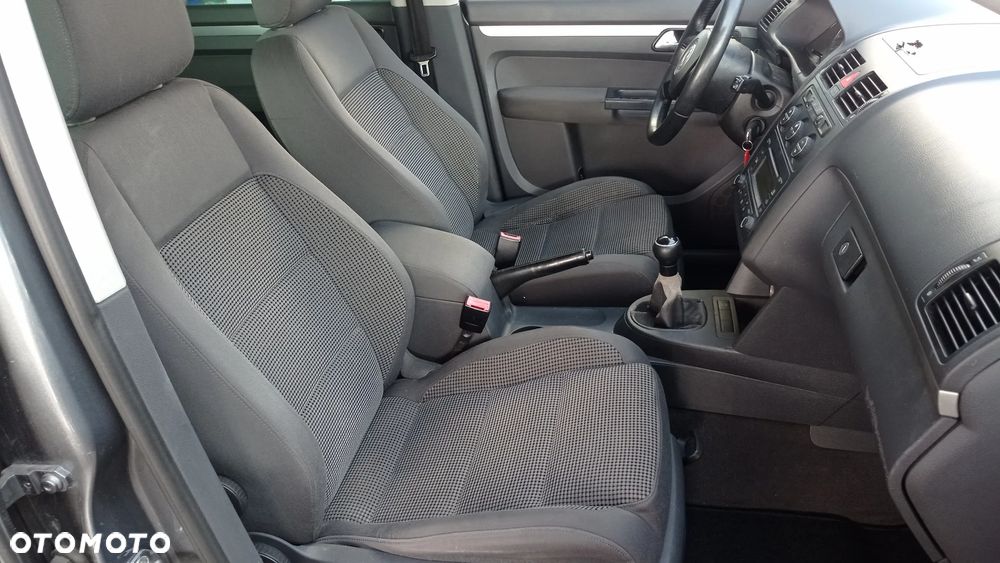 Volkswagen Touran 1.6 FSI Trendline - 38