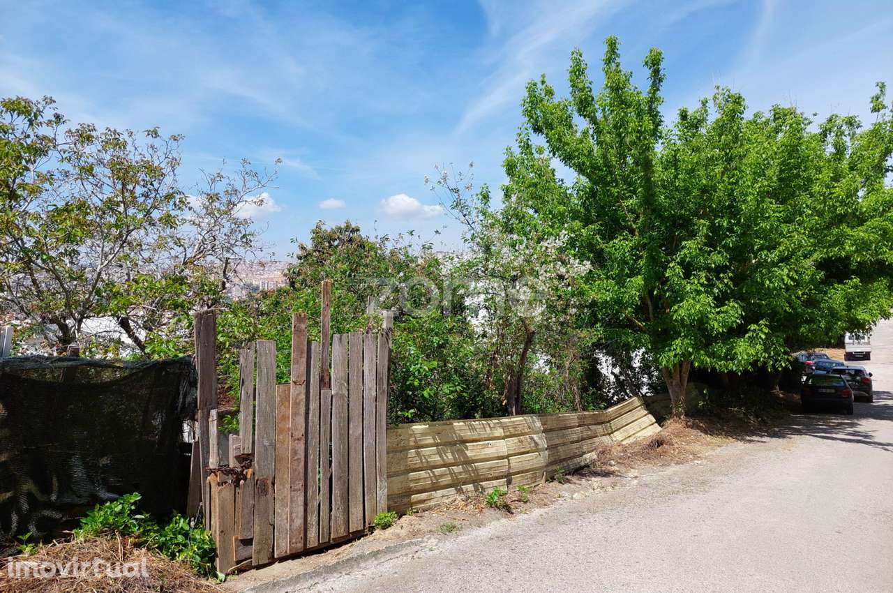 Terreno rústico (em avos) envolvido por moradias, em Camarate - Grande imagem: 3/17