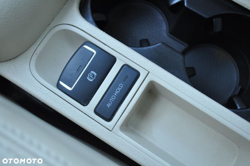 Volkswagen Tiguan 2.0 TDI DPF BlueMotion Technology Sport & Style - 37